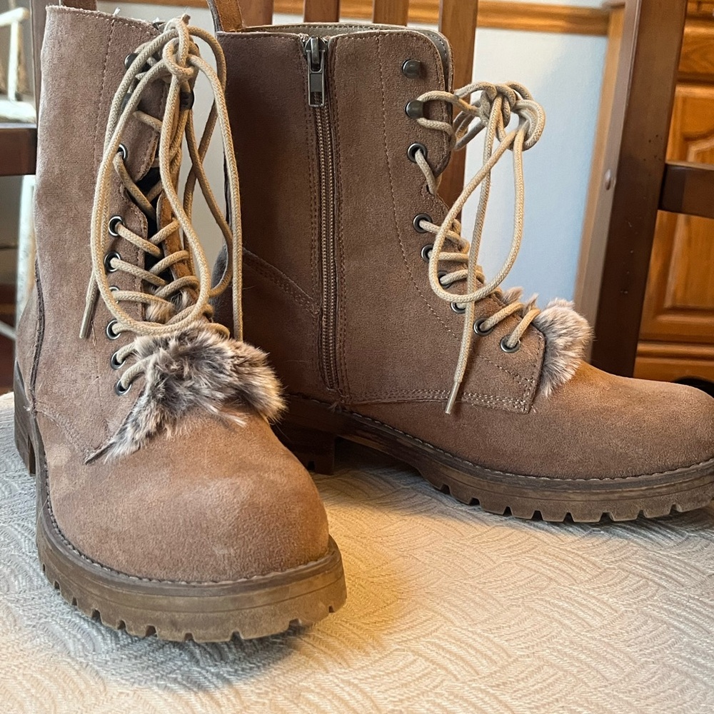 Tan Very G booties